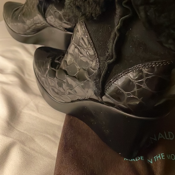 Donald Pliner boots - Picture 7 of 9